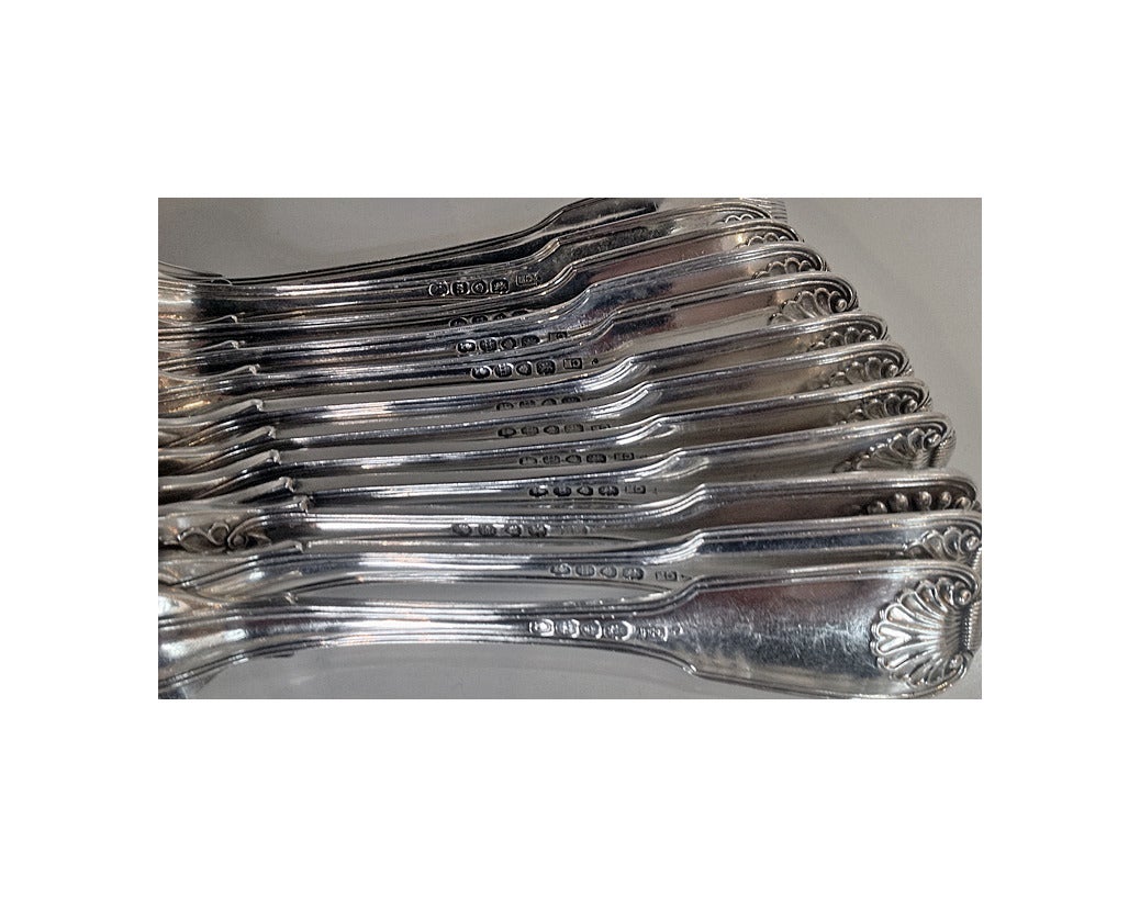 Fiddle Thread Shell Silver Flatware Suite In Good Condition In Toronto, ON