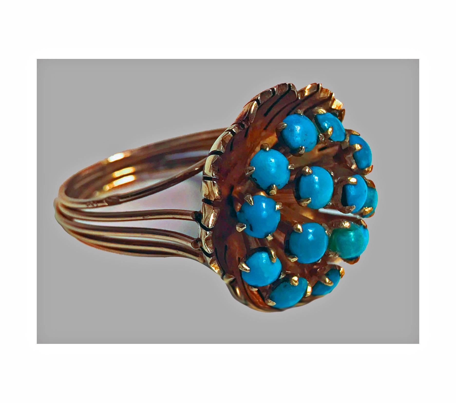 1960s Turquoise Cluster Gold Butter Cup Design Ring In Good Condition In Toronto, ON