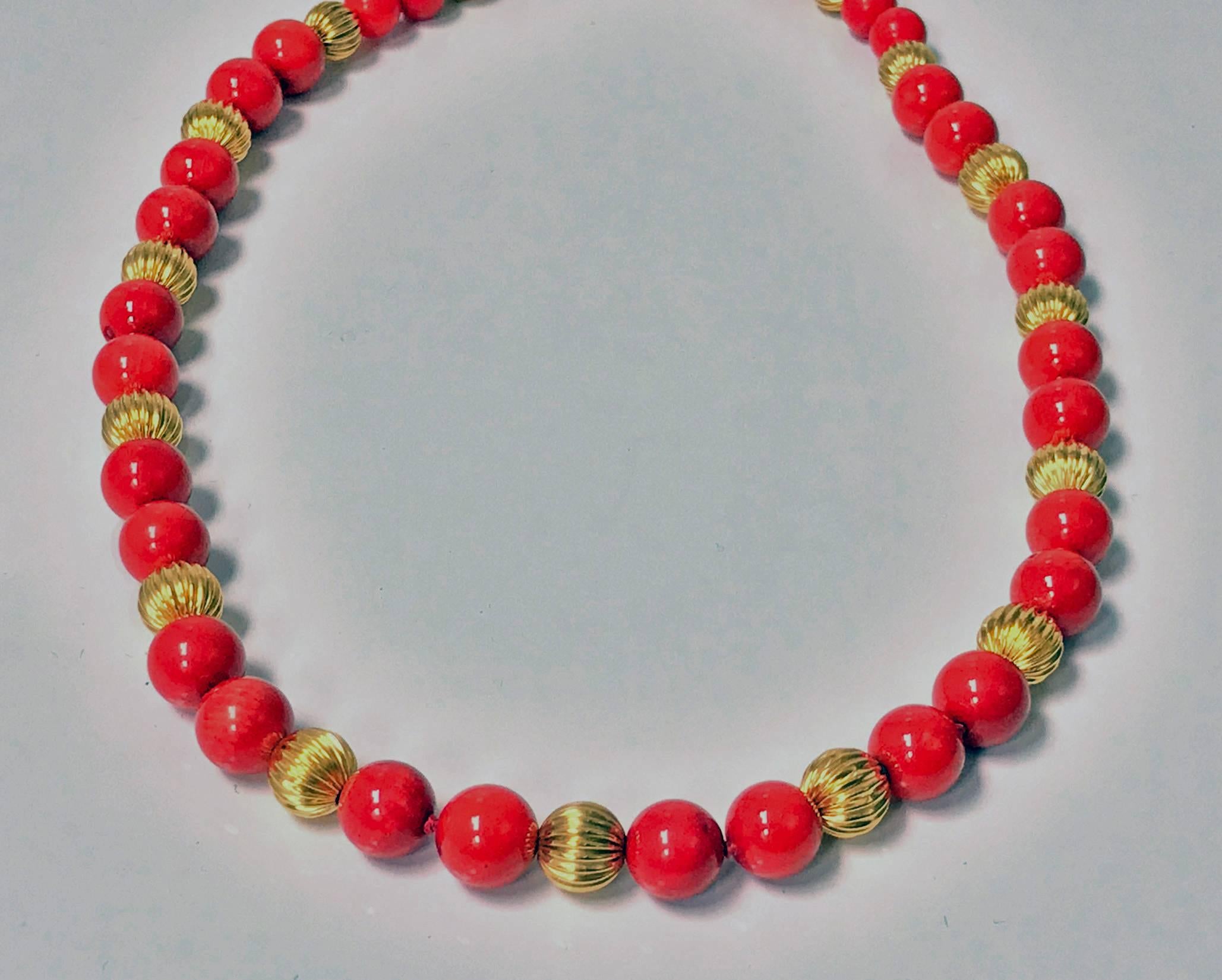 20th Century Natural Red Bead and Gold Necklace In Good Condition In Toronto, ON
