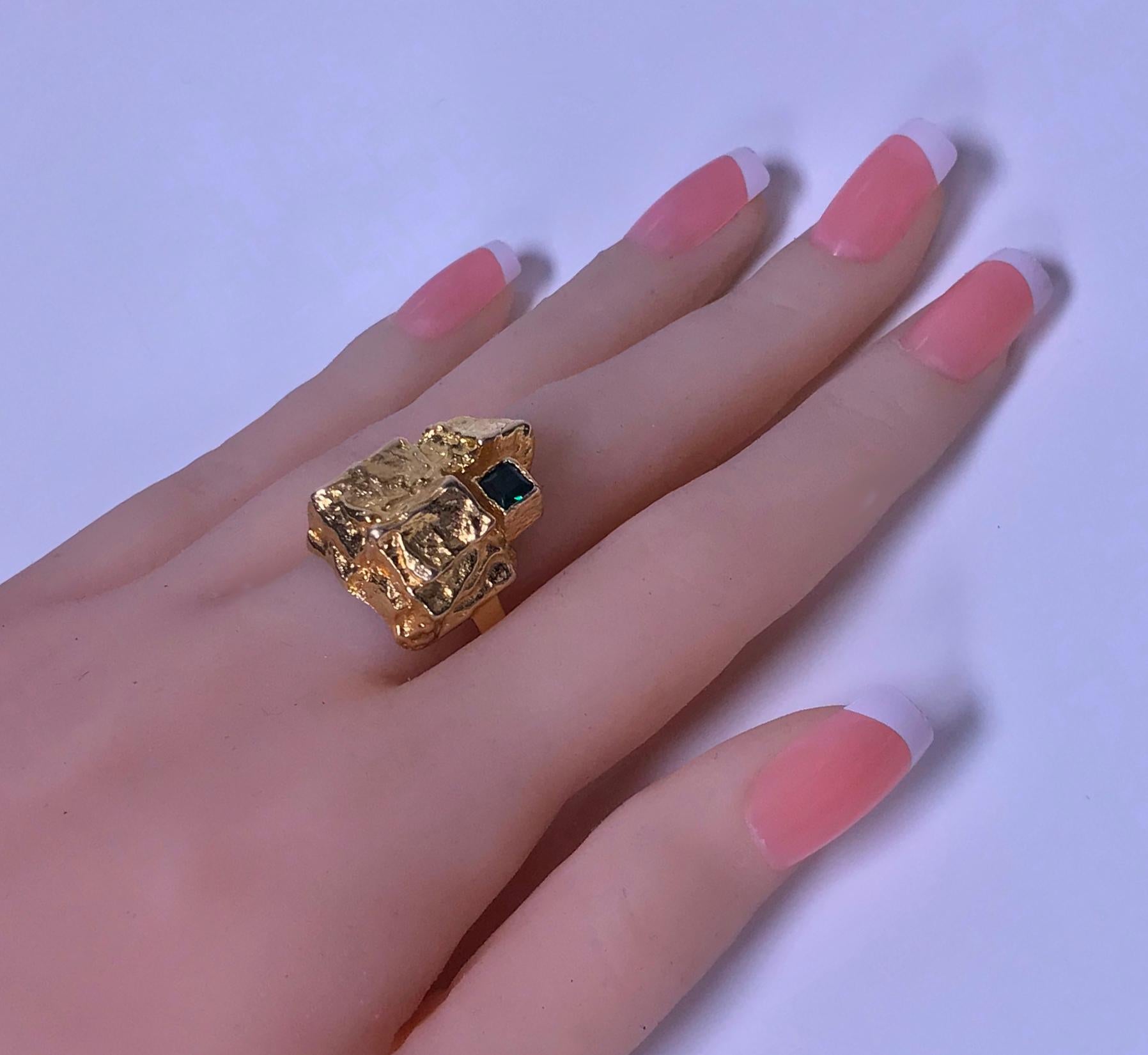 Abstrakter Ring aus skandinavischem Gold und Smaragd aus den 1970er Jahren im Zustand „Gut“ im Angebot in Toronto, ON
