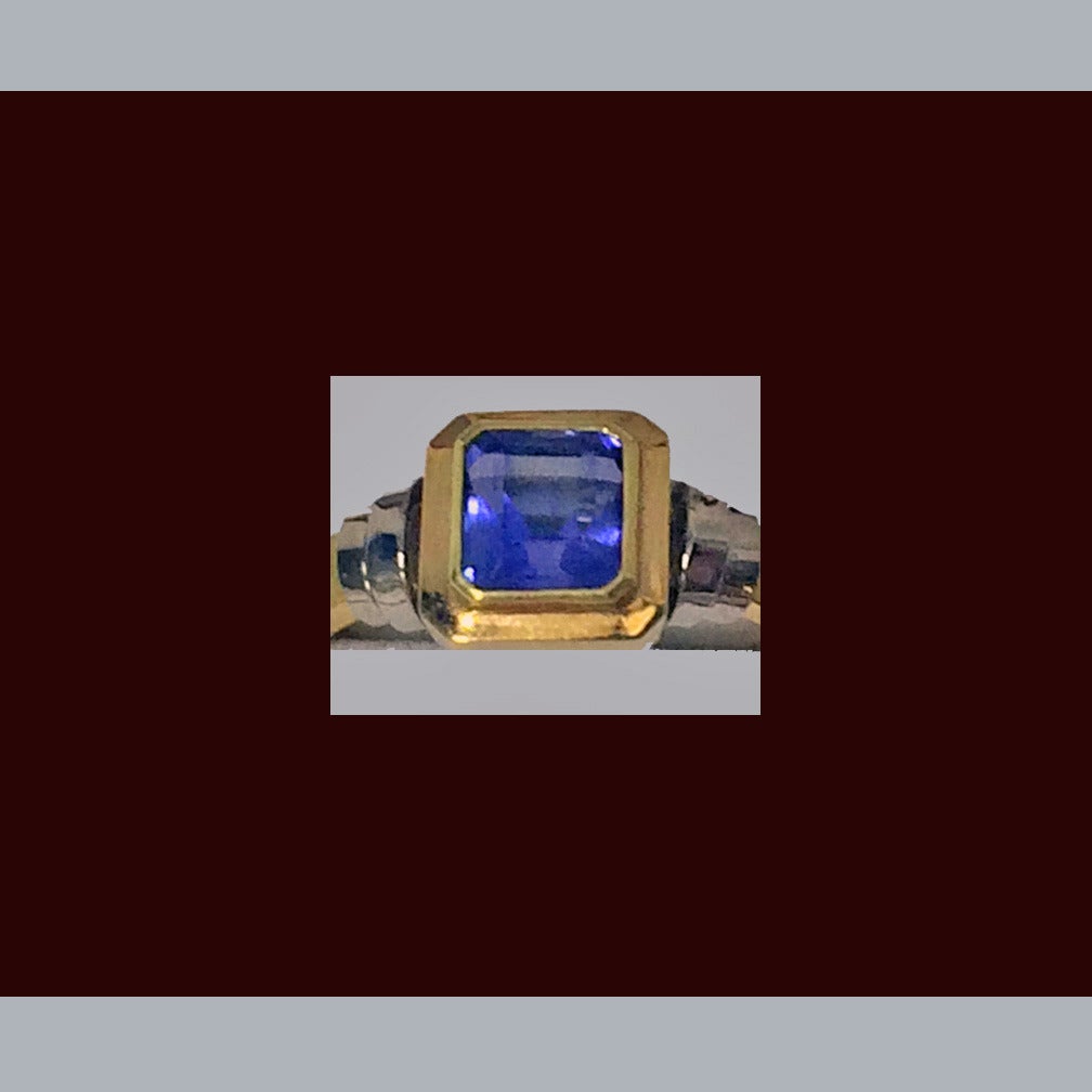 Tanzanite Two Color Gold Ring In Excellent Condition In Toronto, ON