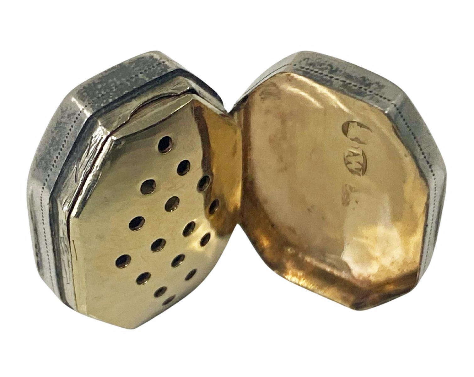 Georgian Silver Vinaigrette very small in size Joseph Willmore Birmingham 1814 For Sale 2