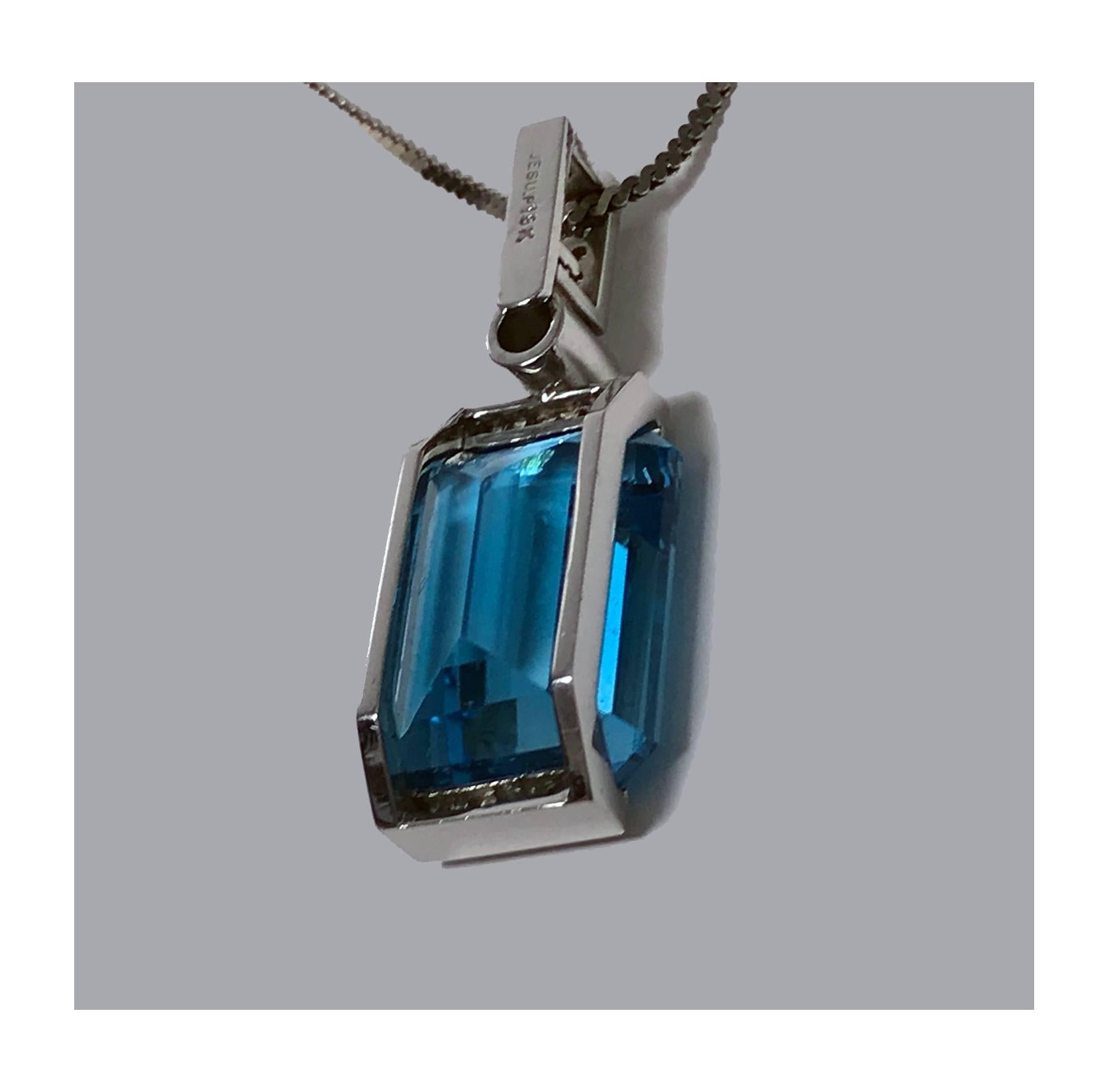 Women's 18 Karat Blue Topaz Diamond Pendant Necklace, 20th Century