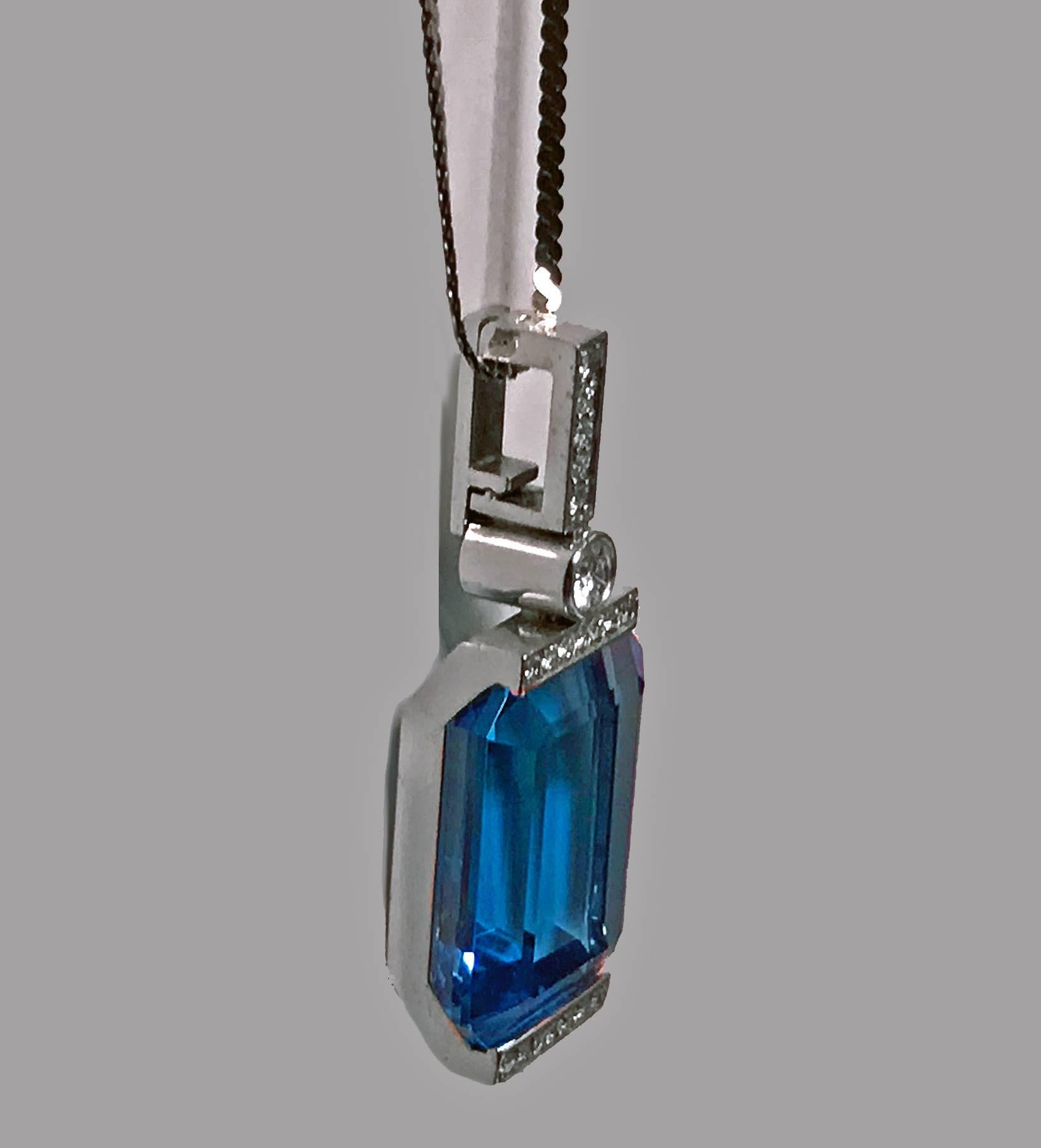 18 Karat Blue Topaz Diamond Pendant Necklace, 20th Century 1