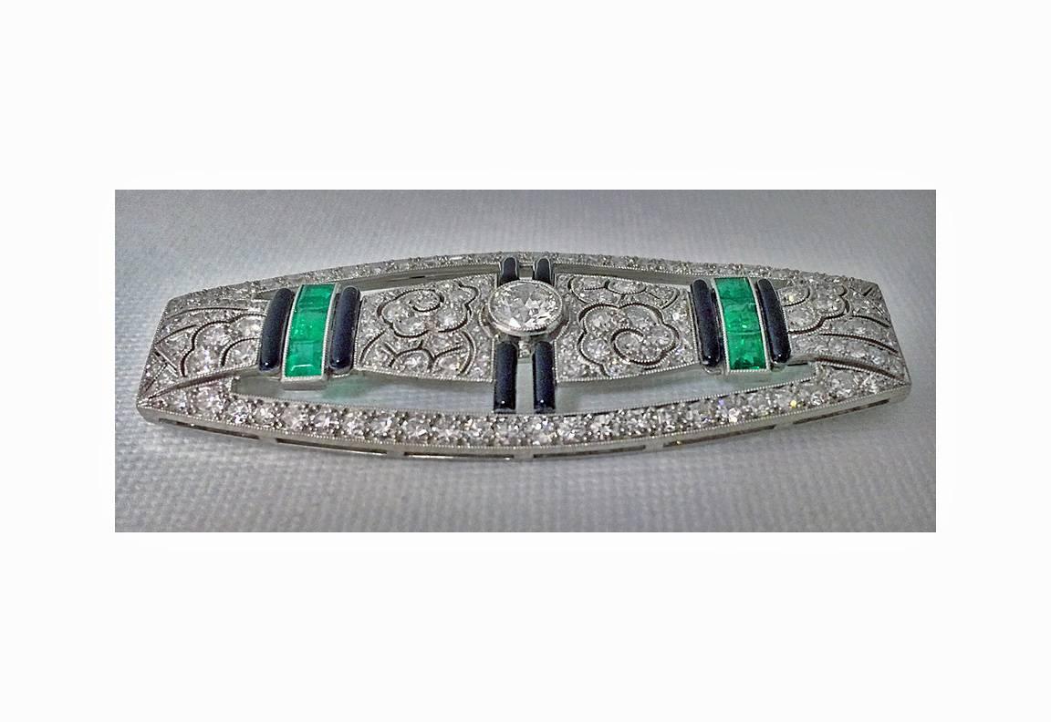 Women's or Men's Art Deco French Diamond Emerald Onyx Platinum plaque Brooch1925