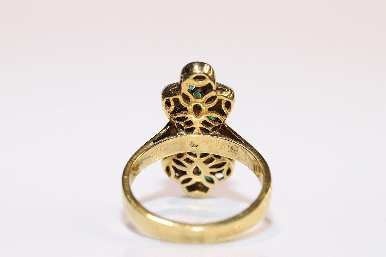 Vintage Circa 1980er Jahre 18k Gold Natürlicher Diamant und Kaliber Smaragd Ring Damen im Angebot