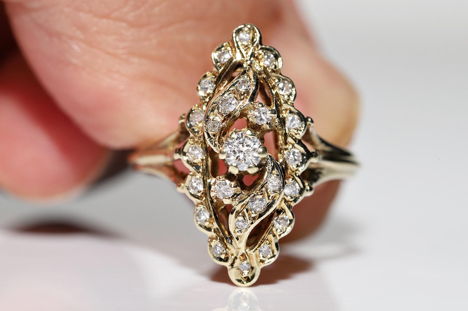 Vintage Circa 1970er Jahre 14k Gold Natürlicher Diamant Dekorierter Navette Ring (Brillantschliff) im Angebot