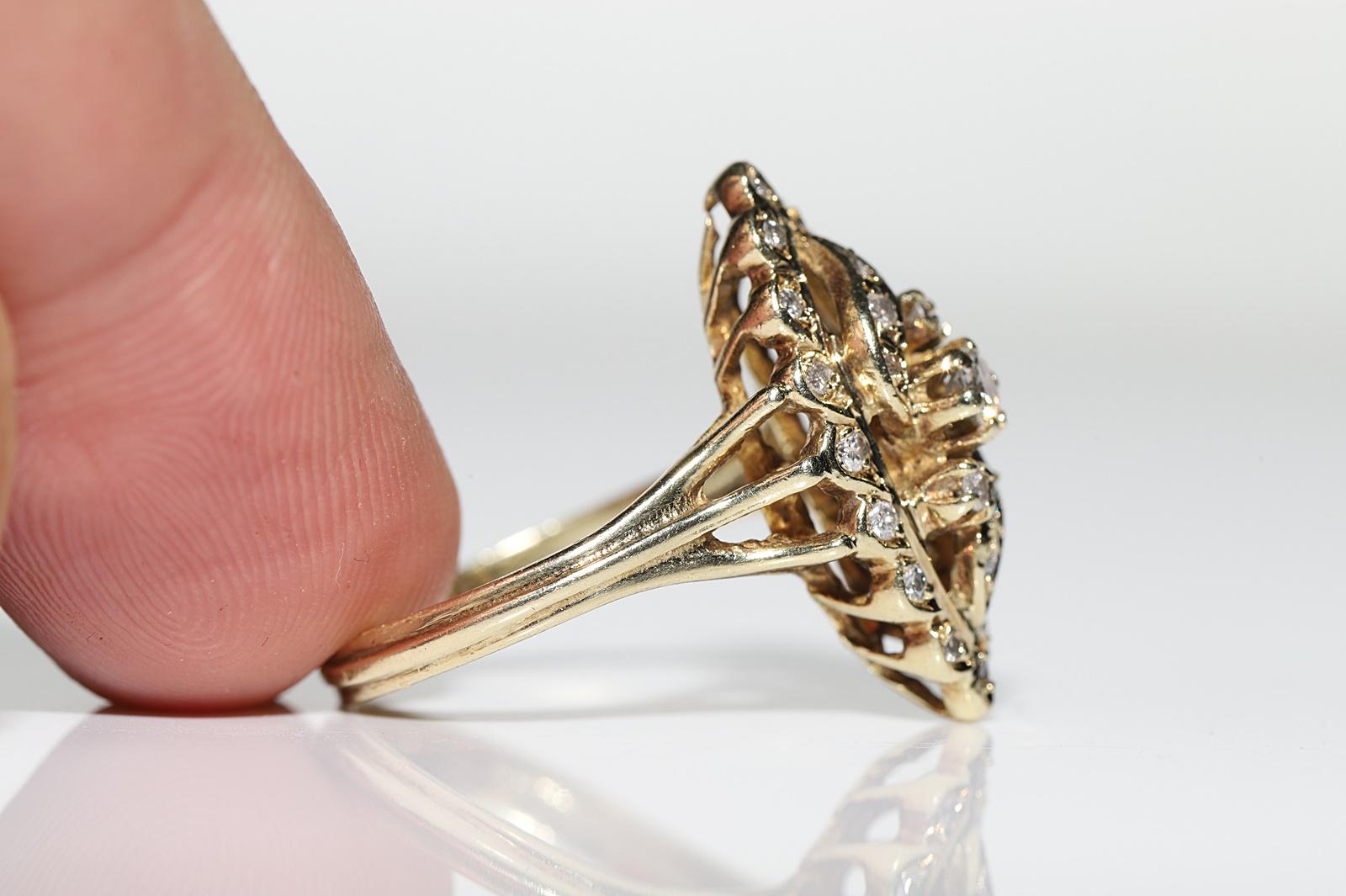 Vintage Circa 1970er Jahre 14k Gold Natürlicher Diamant Dekorierter Navette Ring Damen im Angebot