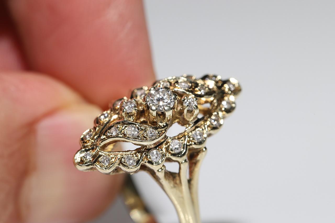 Vintage Circa 1970er Jahre 14k Gold Natürlicher Diamant Dekorierter Navette Ring im Angebot 3