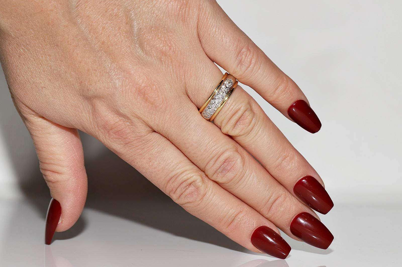 In ottime condizioni.
Il peso totale è di 8,6 grammi.
Totalmente è un diamante da 0,35 ct.
Il diamante ha colore G-H e purezza vvs-vs.
La misura dell'anello è US 6.8 (offriamo il ridimensionamento gratuito)
Possiamo realizzare qualsiasi