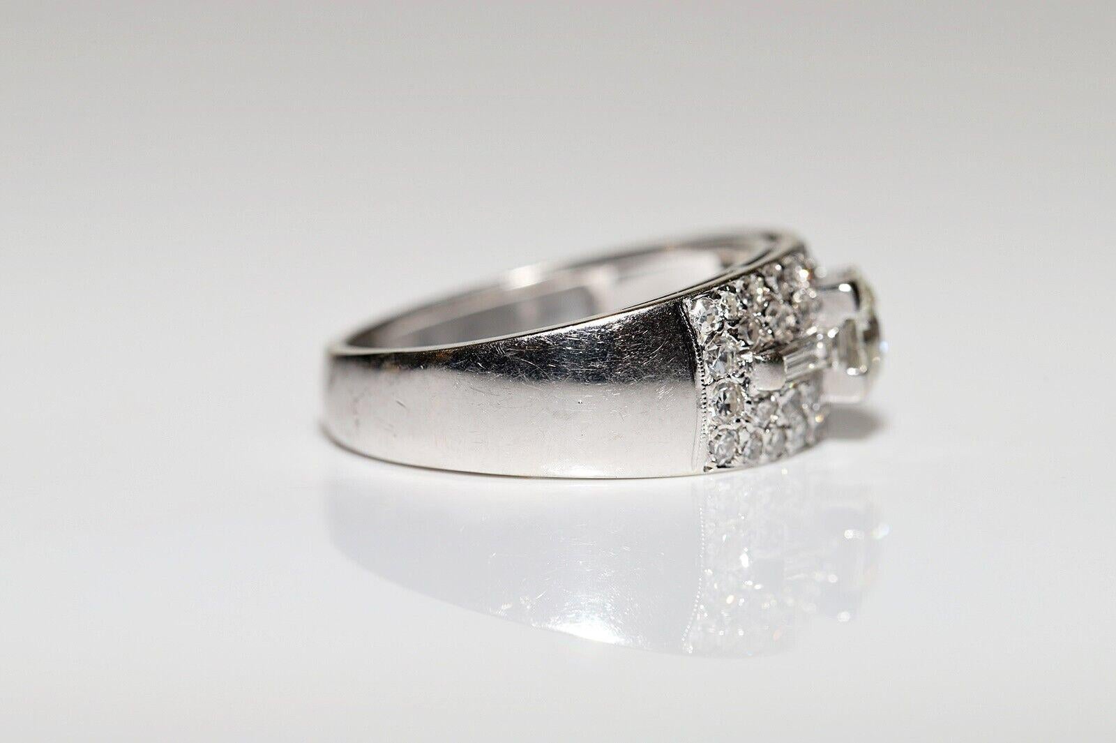 In sehr gutem Zustand.
Das Gesamtgewicht beträgt 6,8 Gramm.
Insgesamt ist Center Diamant etwa 0,75 Karat.
Alle Diamanten sind insgesamt 1,75 ct.
Der Diamant hat  H-I Farbe und vvs-vs-s1 Klarheit.
Ringgröße ist US 8.5 (Wir bieten kostenlose