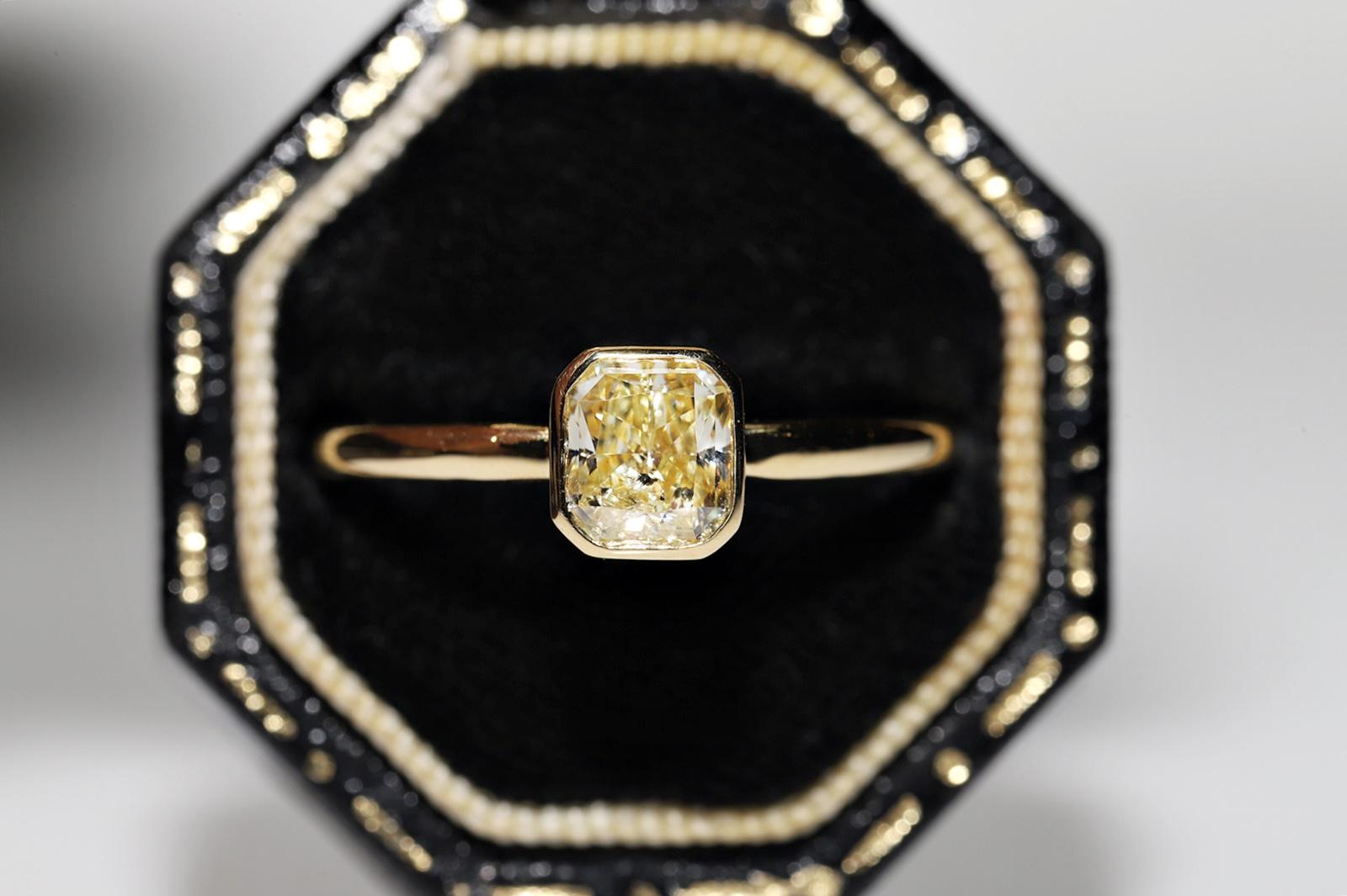 In sehr gutem Zustand.
Das Gesamtgewicht beträgt 2.7 Gramm.
Insgesamt ist Diamant 1,05 ct.
Der Diamant hat Fancy Farbe und s2 Klarheit.
Ringgröße ist US 6.8 (Wir bieten kostenlose Größenänderung)
Wir können jede Größe herstellen.
Die Box ist nicht
