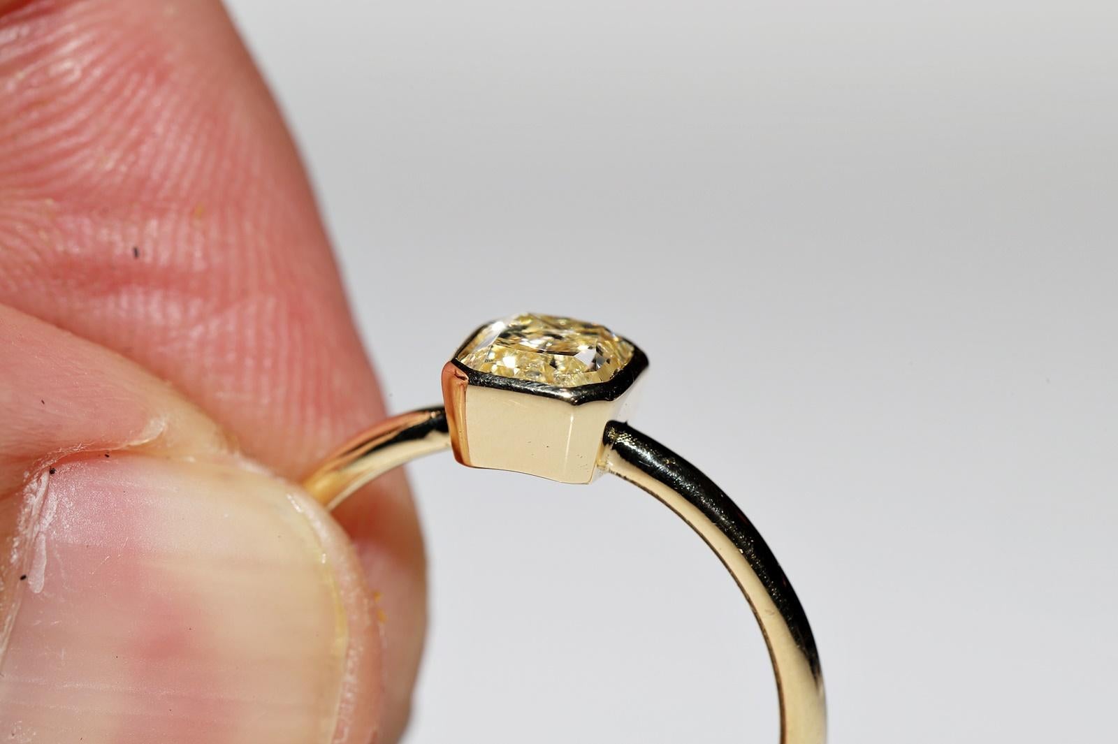 18 Karat Gold Natürlicher Strahlenschliff Diamant Dekorierter Solitär Ring im Angebot 5