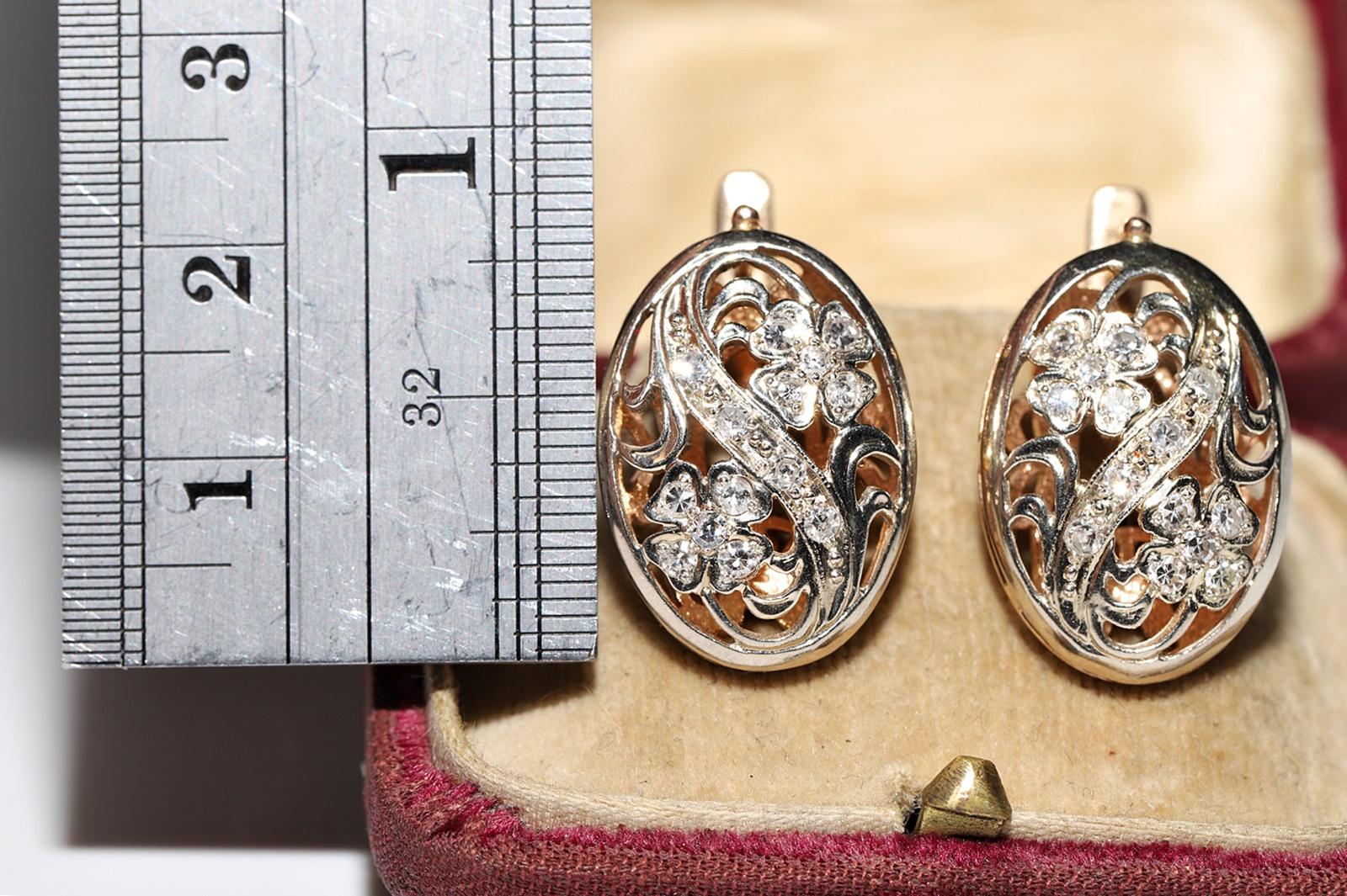 Taglio brillante Orecchino d'epoca in oro 14k, circa 1960, con diamanti naturali decorati in vendita