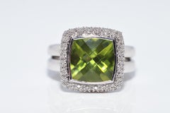 Vintage Circa 1990s 18k Gold Natural Diamond And Peridot Decorated Ring