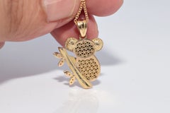 Neue Halskette aus 18-karätigem Gold mit natürlichem Diamanten und Emaille-Verzierung im Koala-Design