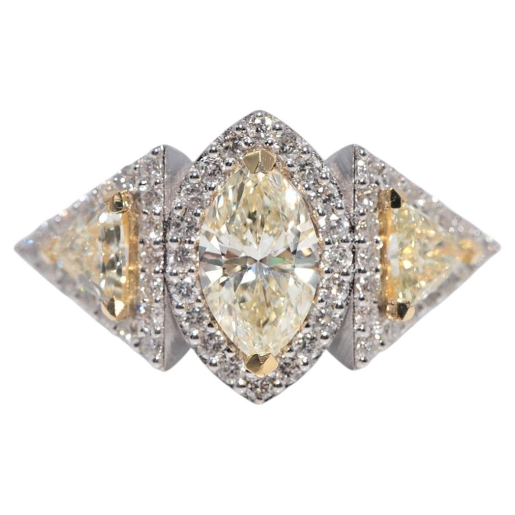 Neu gefertigter Ring aus 18-karätigem Weißgold aus einem Nachlass, verziert mit natürlichen Diamanten