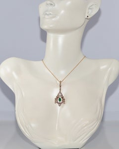 Collier vintage datant des années 1980, en or 18 carats, avec un diamant naturel et une émeraude taille poire