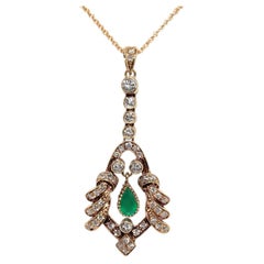 Collier vintage datant des années 1980, en or 18 carats, avec un diamant naturel et une émeraude taille poire