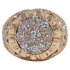 Vintage Circa 1980s 18k Gold Natural Diamond Decorated Strong Ring