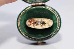 Vintage Circa 1980s 18k Gold Natural Diamond Decorated Band Ring