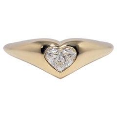 Newly Made 18k Gold Natural Heart Cut Diamond Decorated Solitaire Ring