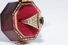Bague vintage décorée en or 14 carats avec diamants naturels et saphirs des années 1980