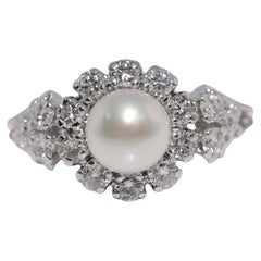Vintage Circa 1960s 14k Gold Natural Diamond And Pearl Decorated Ring
