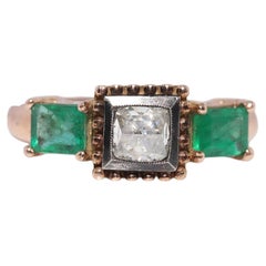 Vintage-Ring aus 14-karätigem Gold mit Silber und einem natürlichen Diamanten im Rosenschliff sowie einem Smaragd