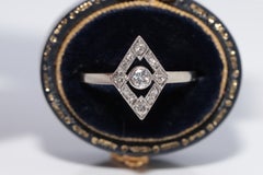 Bague antique Art déco des années 1920 environ, en or 18 carats, sertie d'un diamant naturel en forme de navette