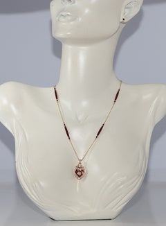 Collana con ciondolo a forma di cuore in smalto, decorato con diamanti naturali, realizzata in oro 14k