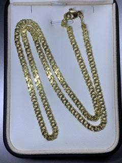 Collier en or jaune avec chaîne cubaine à maillons serrés