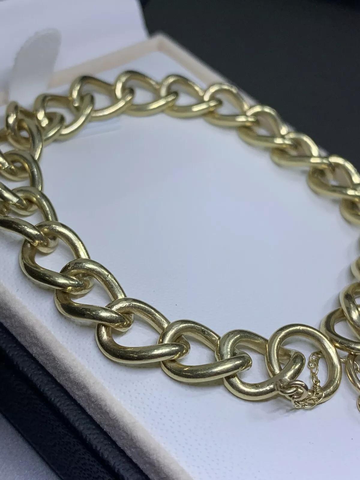 Bracelet à maillons cubains en or jaune 9ct 25.4g 8 pouces
Bracelet à gros maillons cubains de style vintage en or jaune 9k avec chaîne de sécurité
Poinçonné
La taille du bracelet est de 7,5 pouces
Bracelet cubain large et uni.
La taille avec la