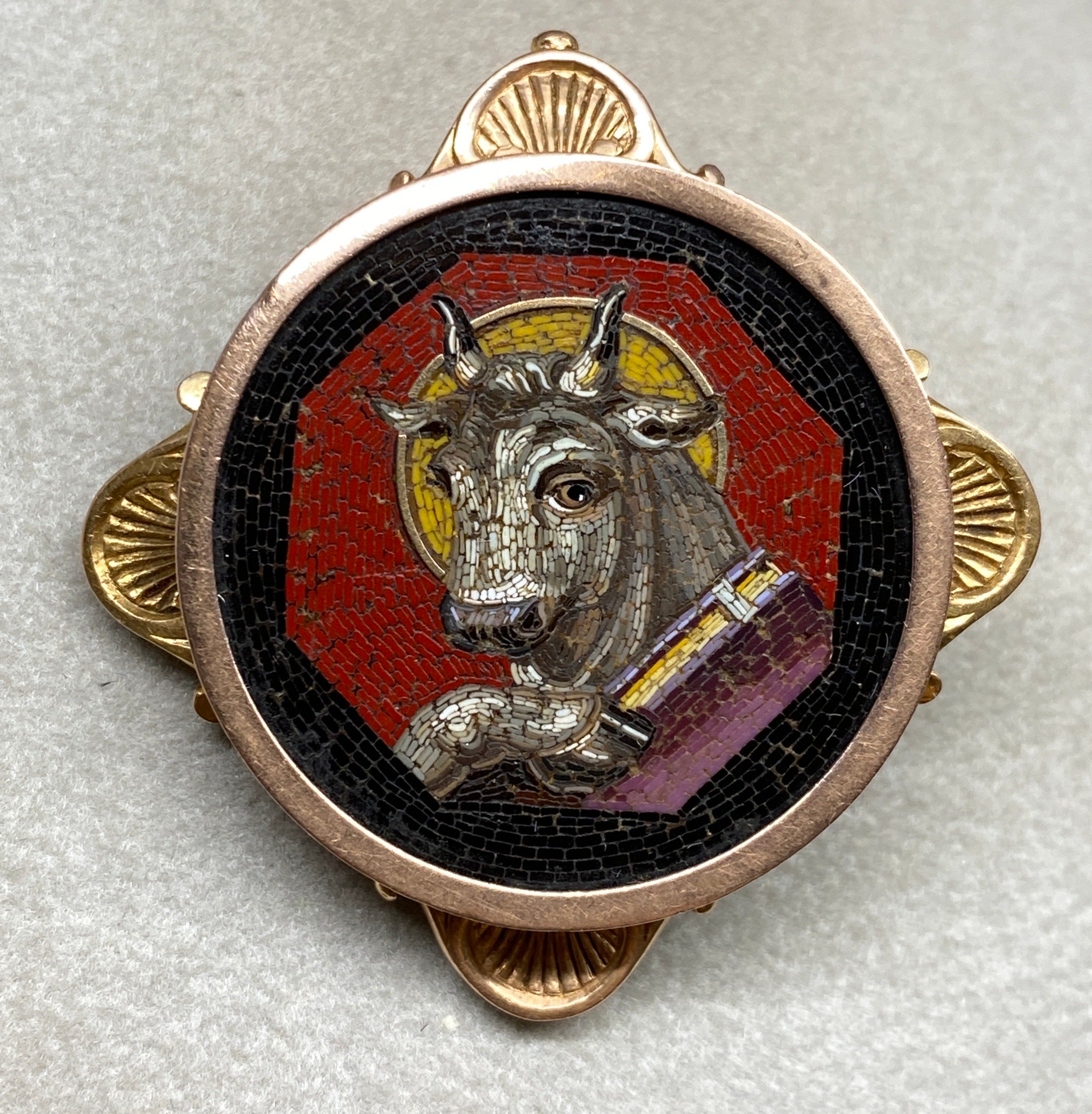 Up for your consideration is this exceptional Italian micromosaic brooch circa 1850's.
This extraordinary miniature work of art is exceptional in its craftmanship and details from the shading of the bull to the highlights of the horns. 

At the