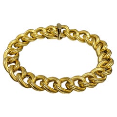 Retro Italian Unisex 18k Yellow Gold Textured Curb Link Bracelet