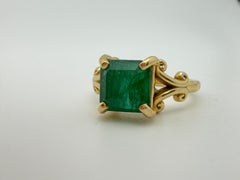 Bague en or jaune 14k avec émeraude