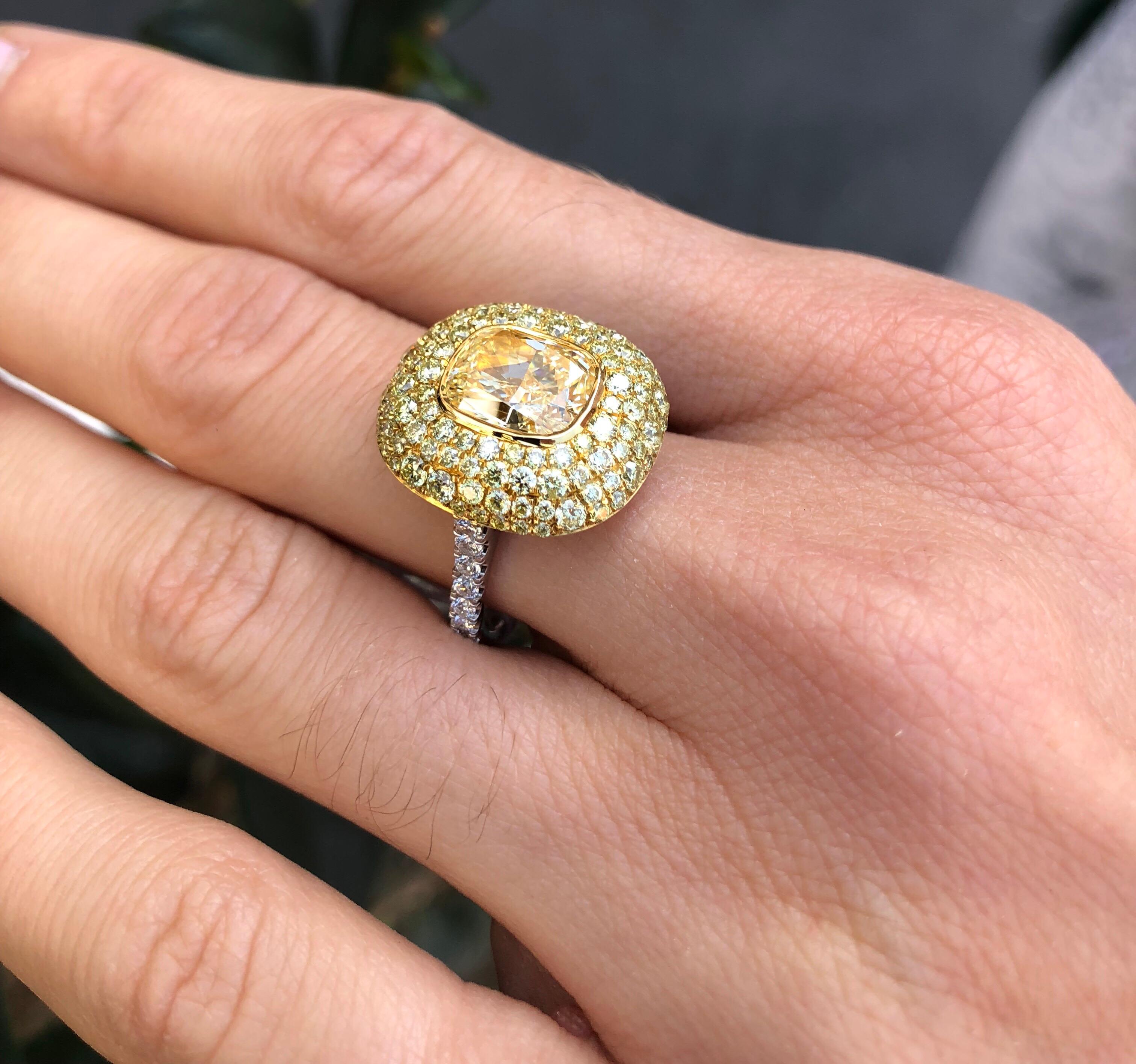 Yellow Diamond Ring 3.01 Carat GIA Certified In New Condition In Beverly Hills, CA