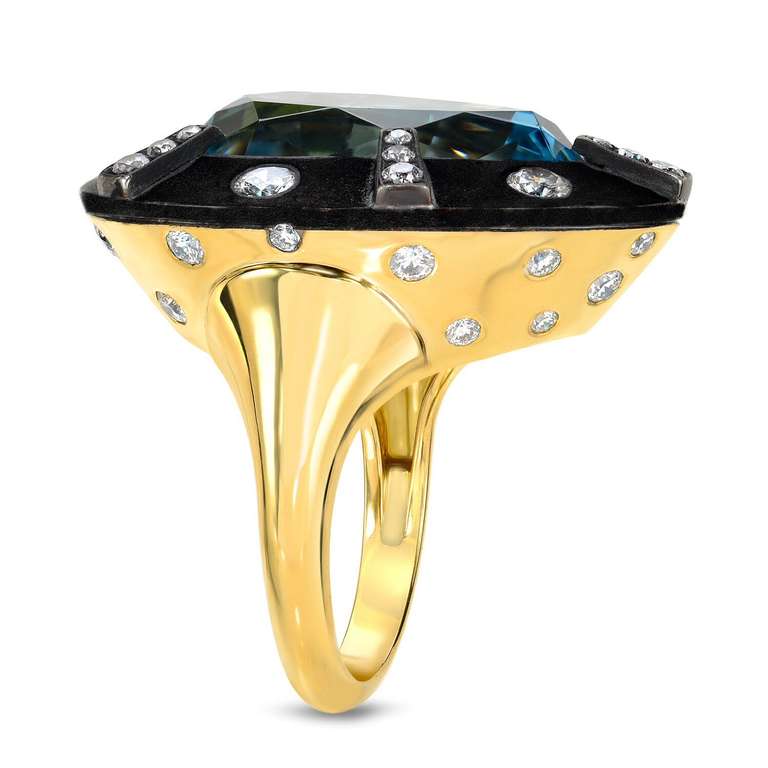 Aquamarine ring featuring a highly prized, 13.70 carat natural, unheated Aquamarine pear shape, adorned by a total of 1.24 carats of diamonds. Master-crafted by hand in 18K yellow gold topped with black-finished silver.
Ring size 6. Re-sizing is