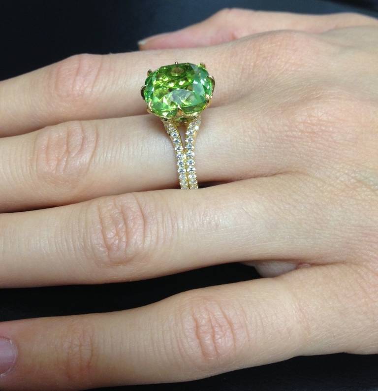 Women's Tamir Exceptional Cushion Peridot And Diamond Yellow Gold Web Ring
