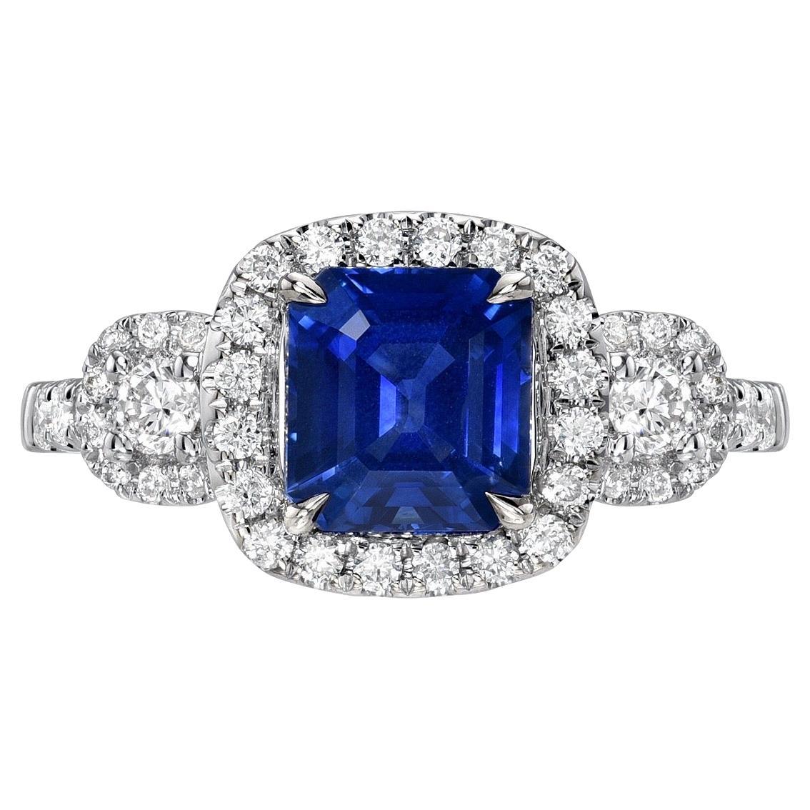 Contemporain Bague saphir bleu taille émeraude 1,79 carat en vente