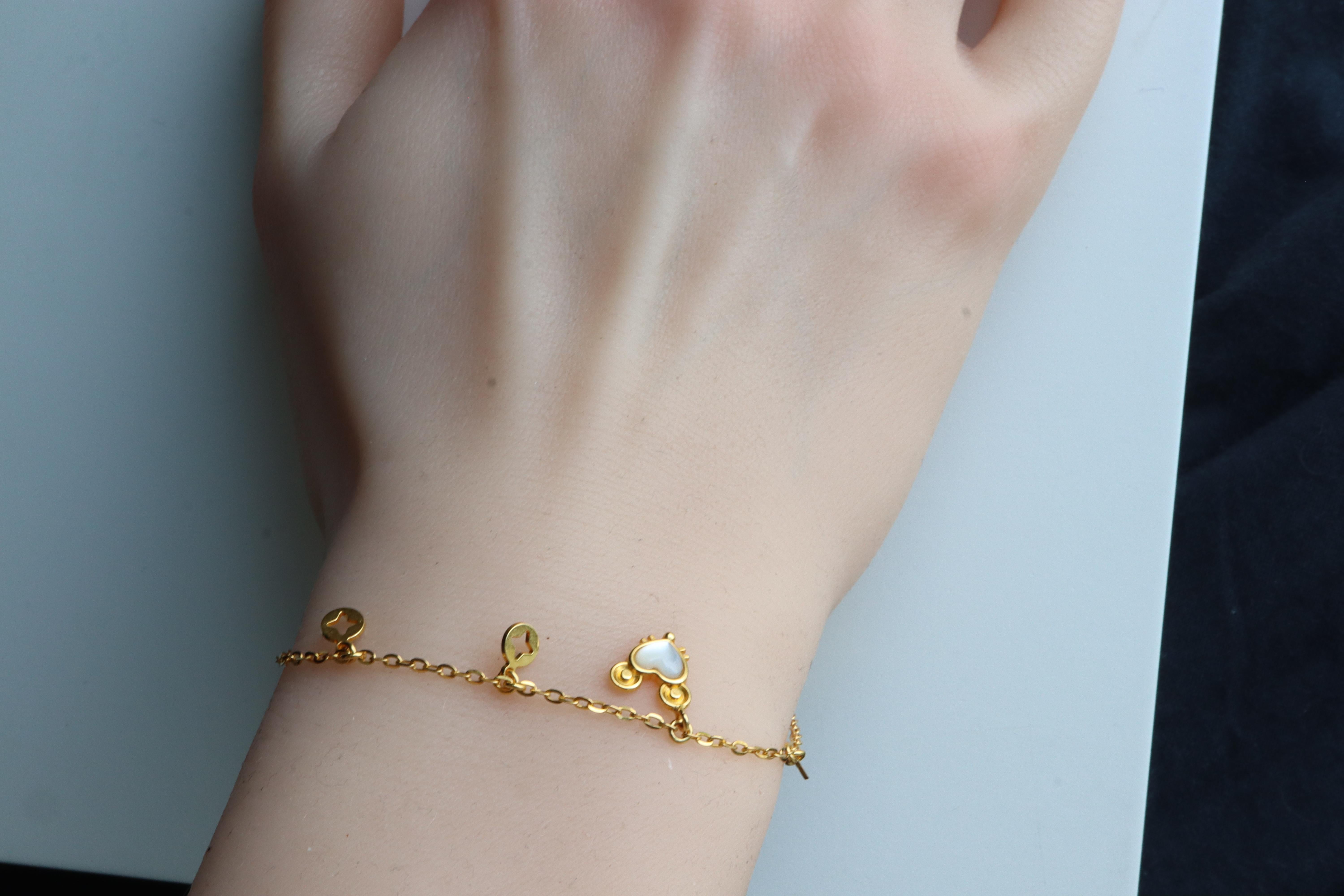 Bracelet en or 22k 916-Bracelet à breloques 4,6g Neuf - En vente à Singapore, SG