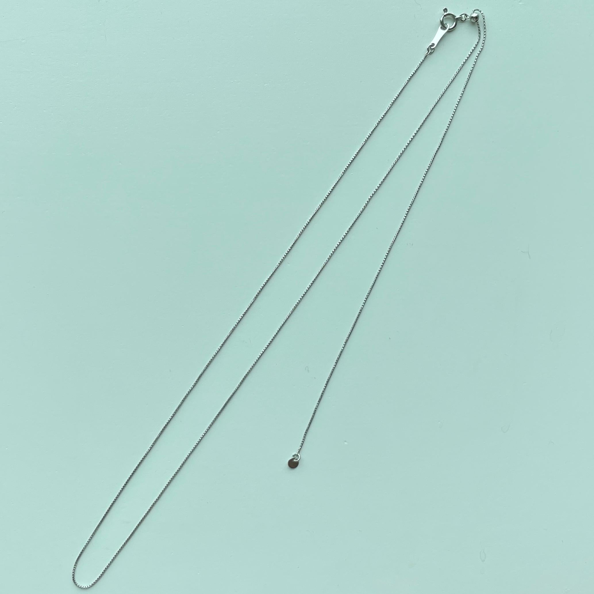 Kindly note that the stated price for this item is fixed and non-negotiable. We appreciate your understanding and respect for our pricing decision.

Design: Minimalist chain with flexible design and adjustable closure.

A pin slides through a