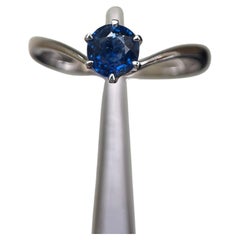 0,82ct Burmese No Heat Blauer Saphir in 18k massivem Gold