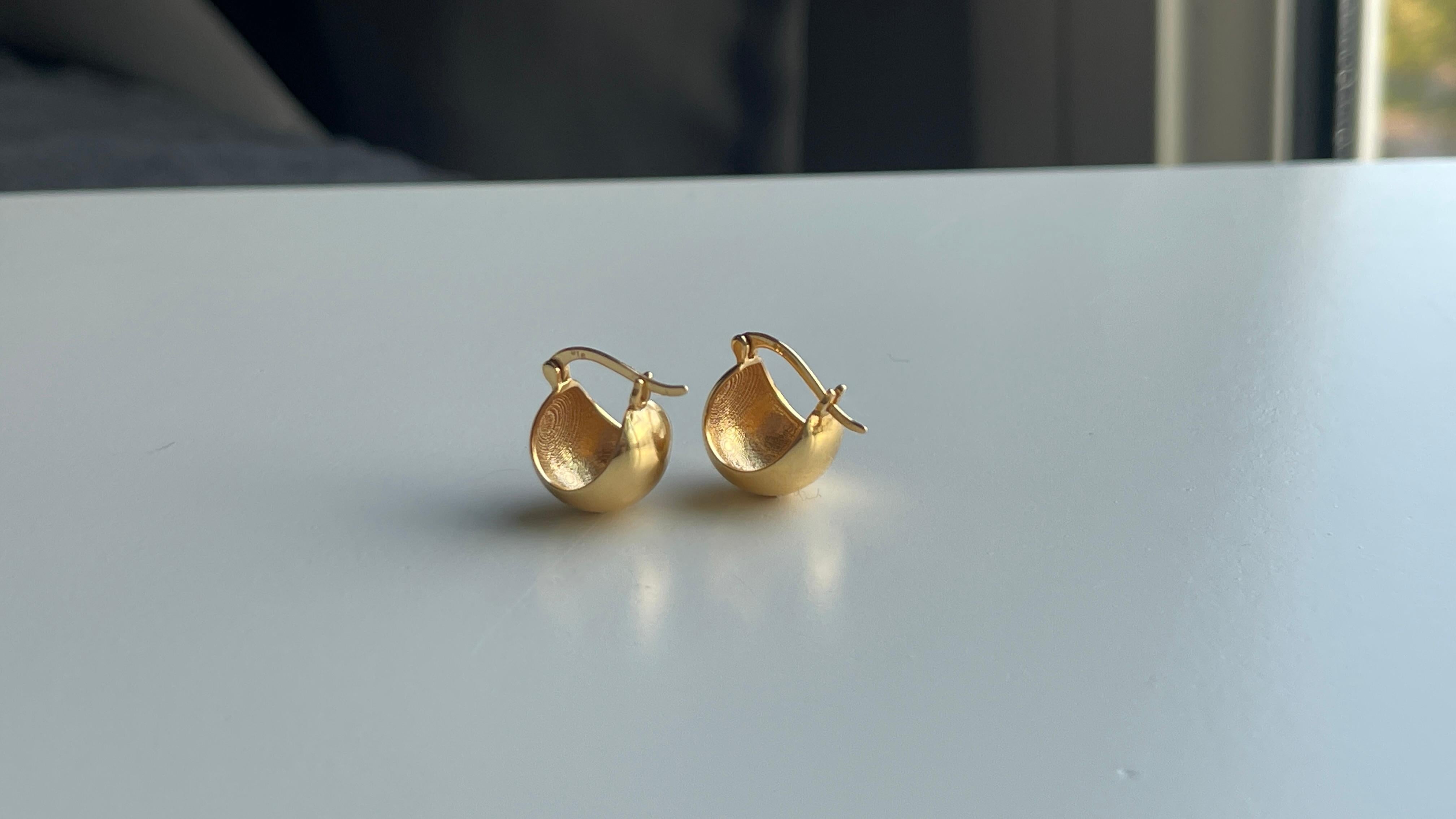 Orecchini a cerchio in oro 916 22k - Oro puro 916 (misura 1cm/10mm) cerchio in oro/1,64g In condizioni Nuovo in vendita a Singapore, SG