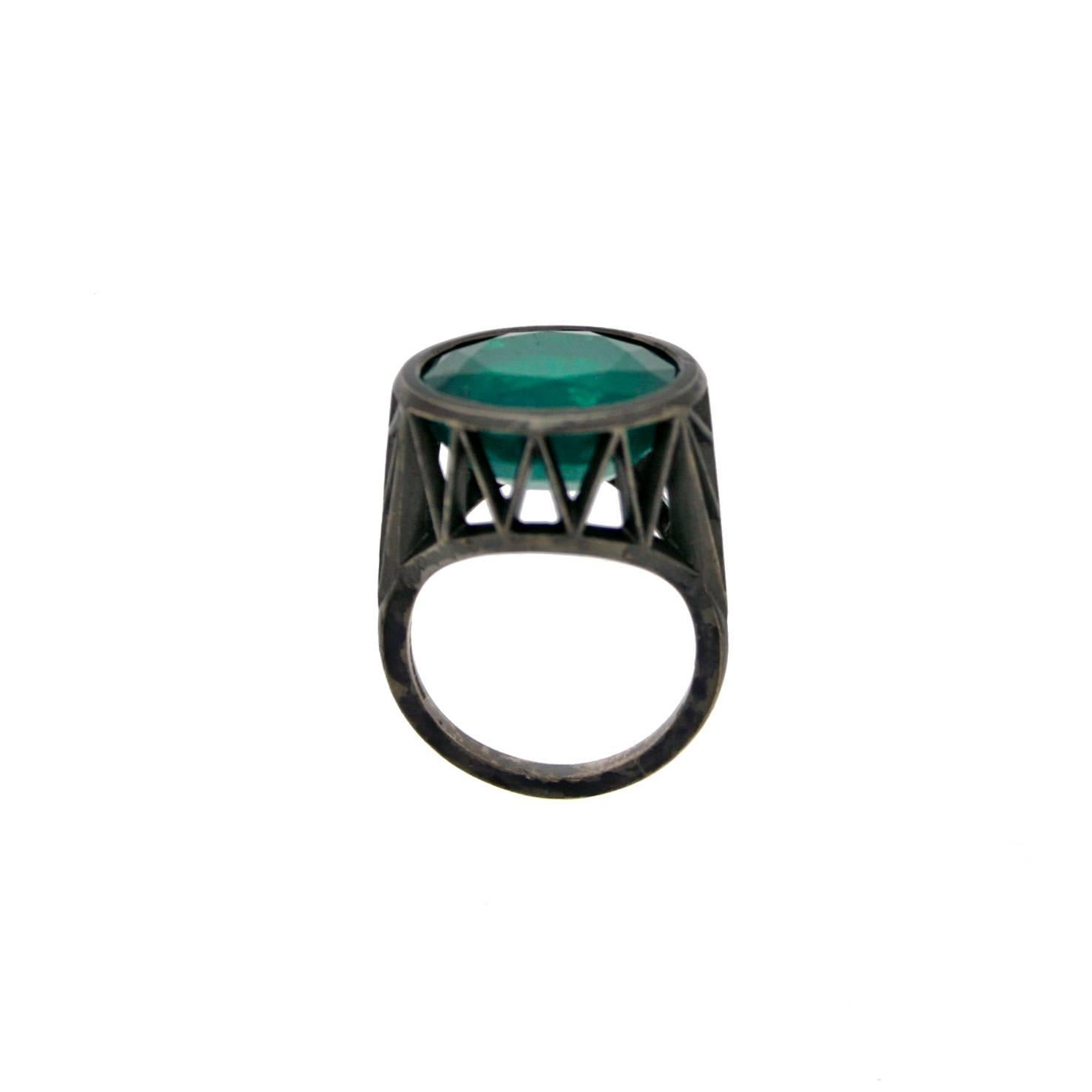 Modern Emerald Rhodium Gold Rock Ring For Sale