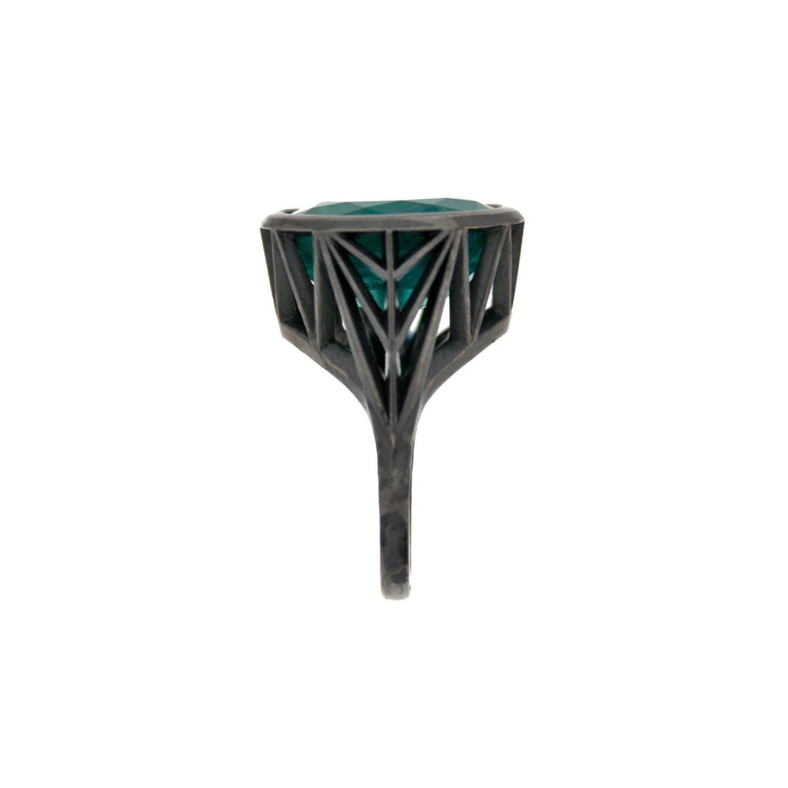 Emerald Rhodium Gold Rock Ring In New Condition For Sale In London, GB