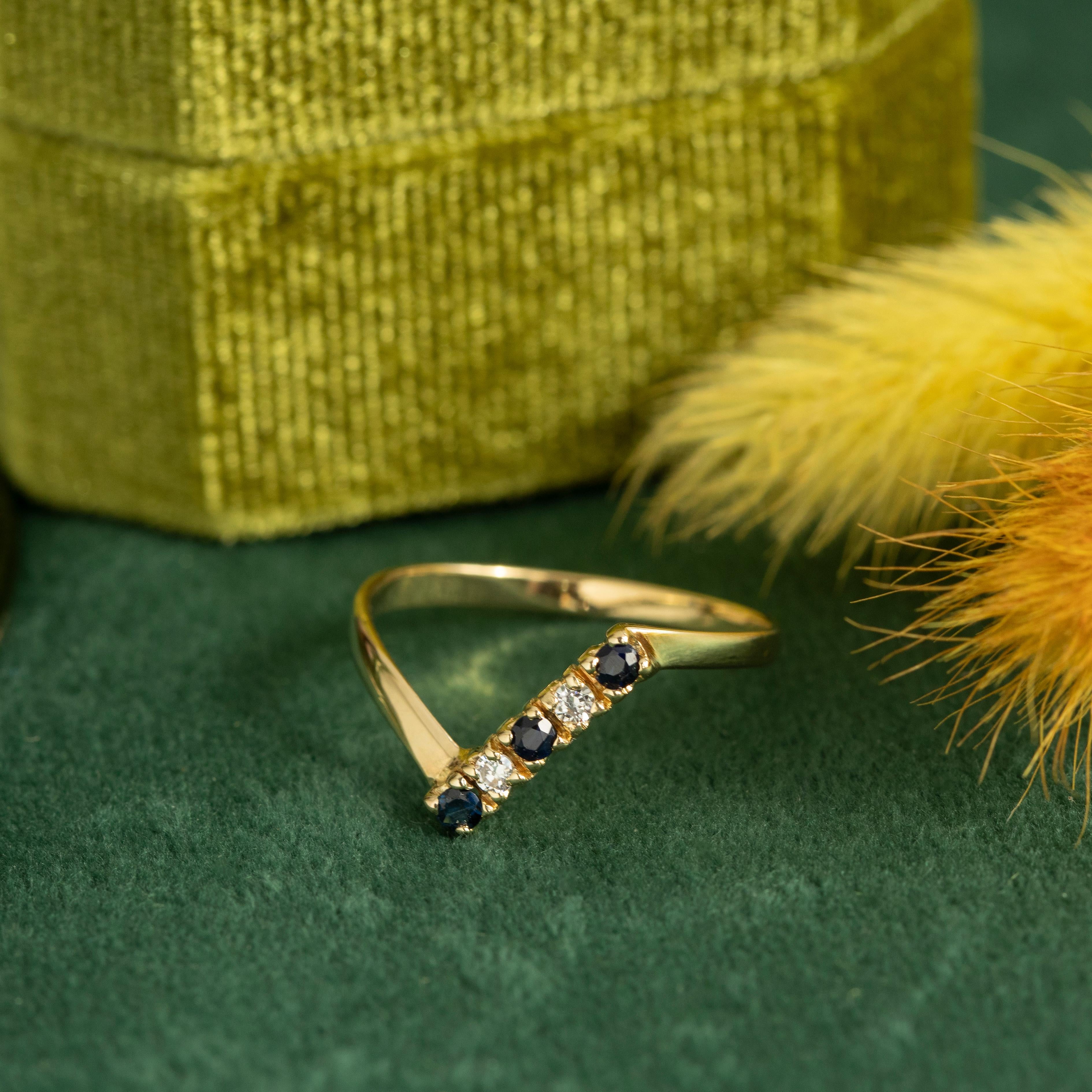 Anello Chevron con zaffiro e diamante d'epoca, oro giallo 14K in vendita 1