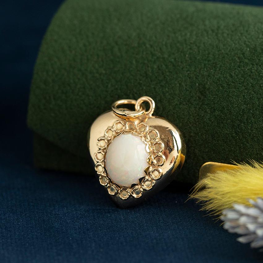 Retro Vintage Opale Pendentif Coeur Puffy en or jaune 14K, Pendentif à breloques Unisexe en vente