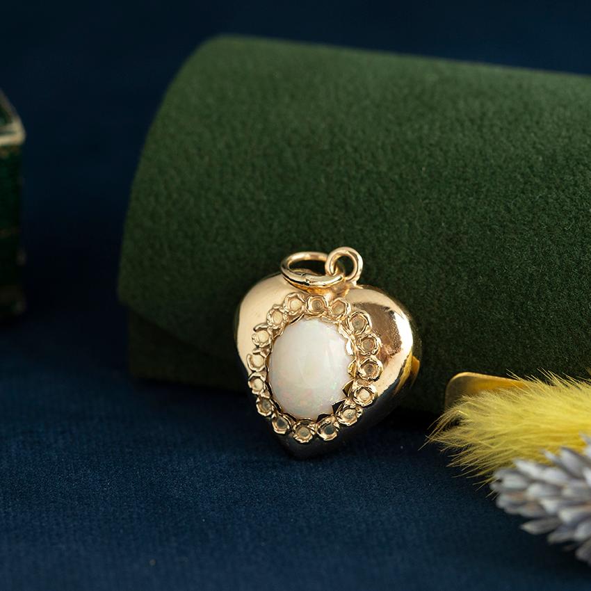 Retro Vintage Opale Pendentif Coeur Puffy en or jaune 14K, Pendentif à breloques en vente 2