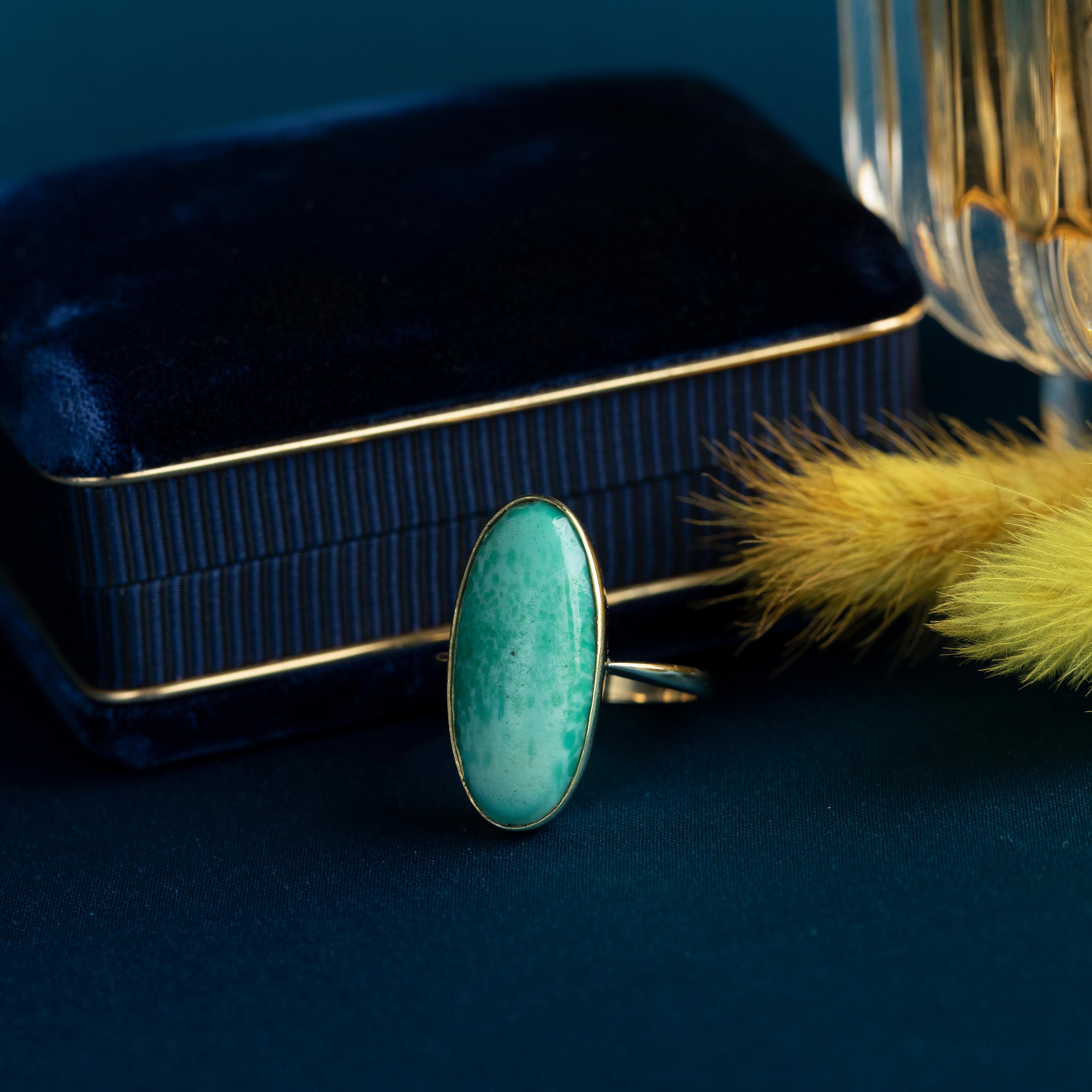 Bague ancienne en or jaune 14K avec cabochon d'amazonite de l'époque des Arts & Crafts en vente 1